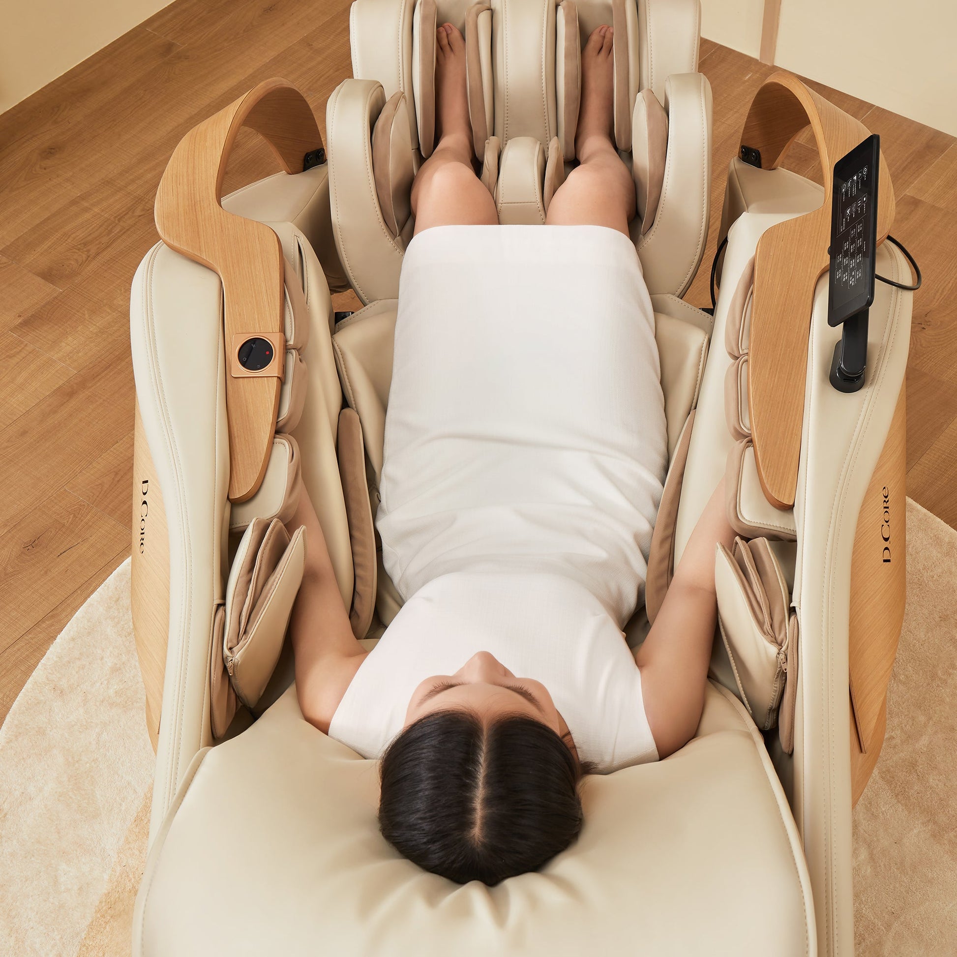 D.Core 2 Hergestellt in Japan Ultra Premium Massage Stuhl mit Oak Side Panels