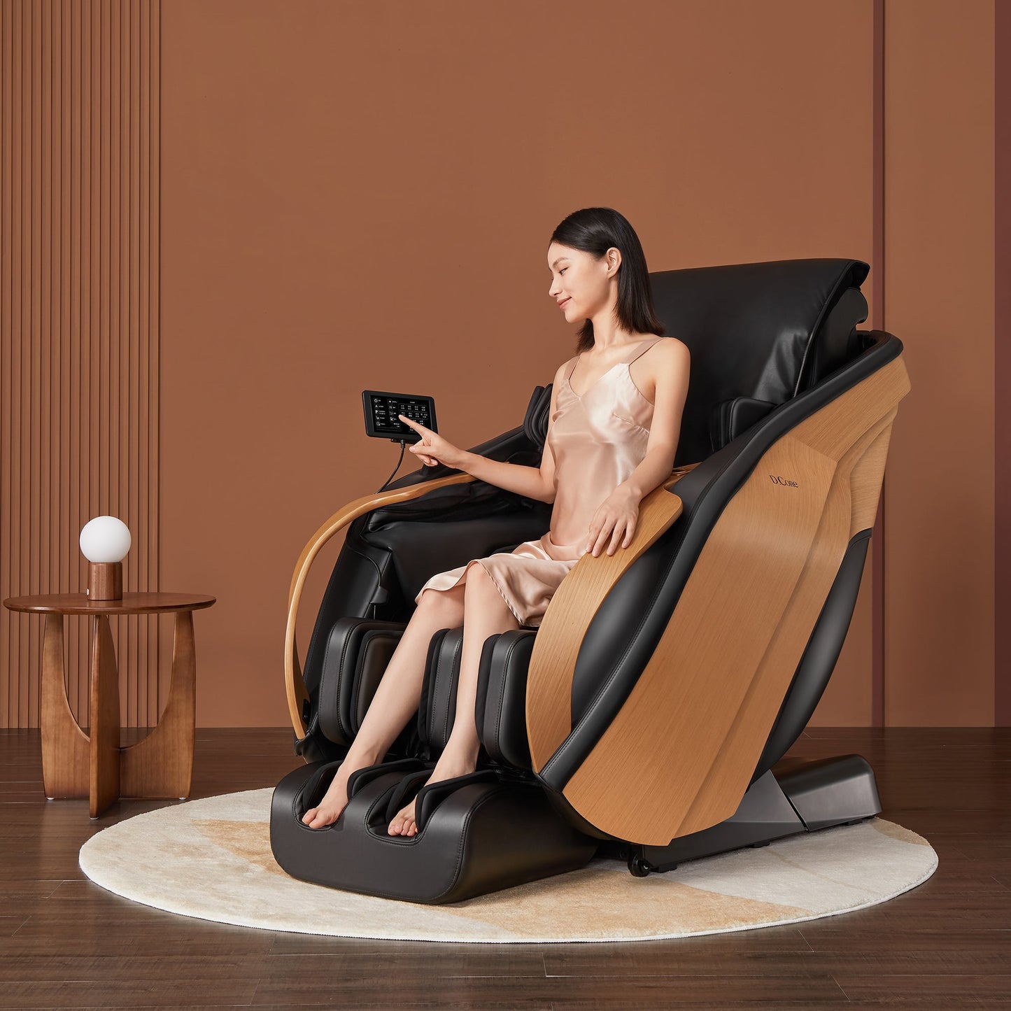D.Core 2 Hergestellt in Japan Ultra Premium Massage Stuhl mit Oak Side Panels